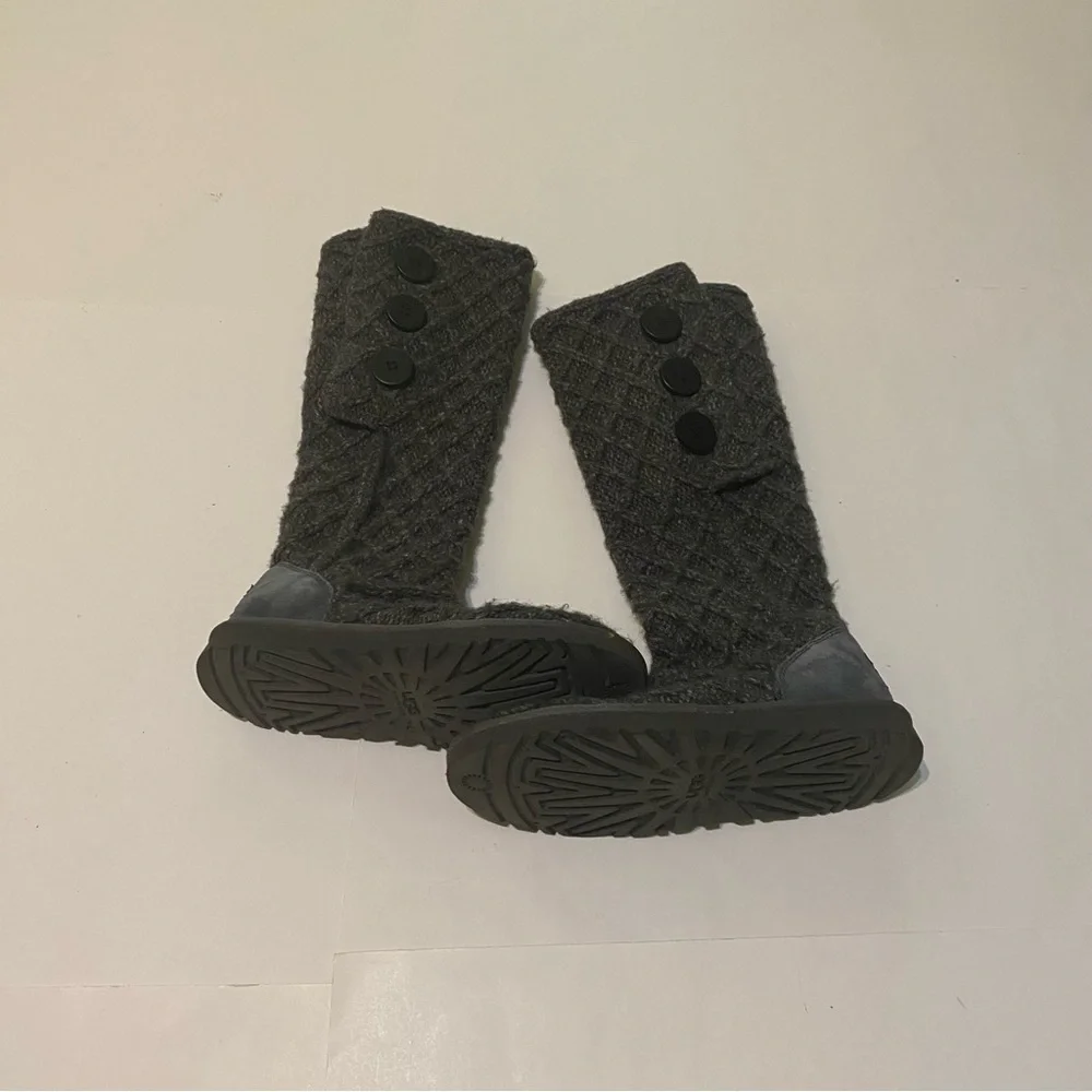 Ugg Australia gray sweater boots, size 6
